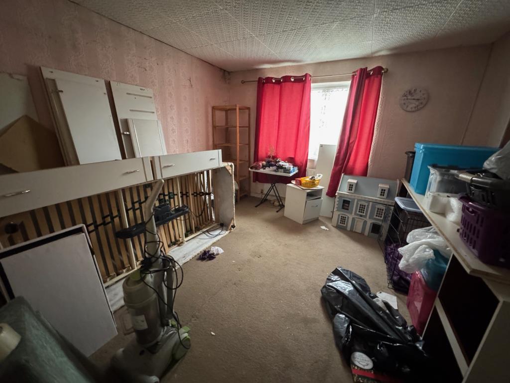 Lot: 137 - DETACHED BUNGALOW FOR IMPROVEMENT - Bedroom 1